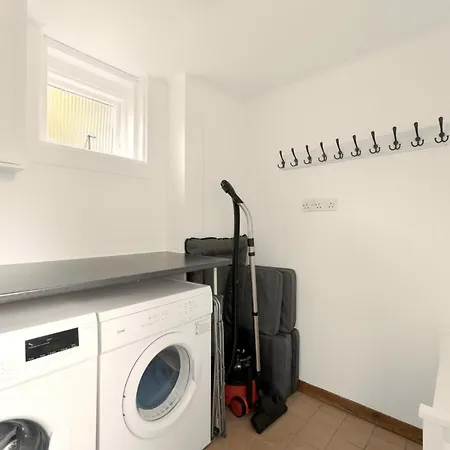 بيت للعطل Field *